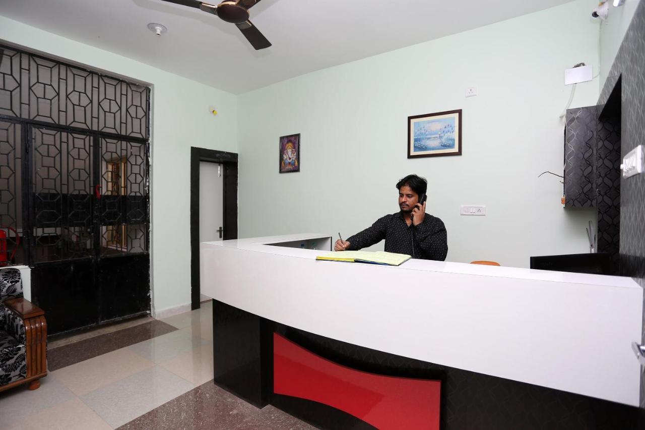 Oyo 24317 Aditya Guest House 3 Bhuvanesvar Kültér fotó