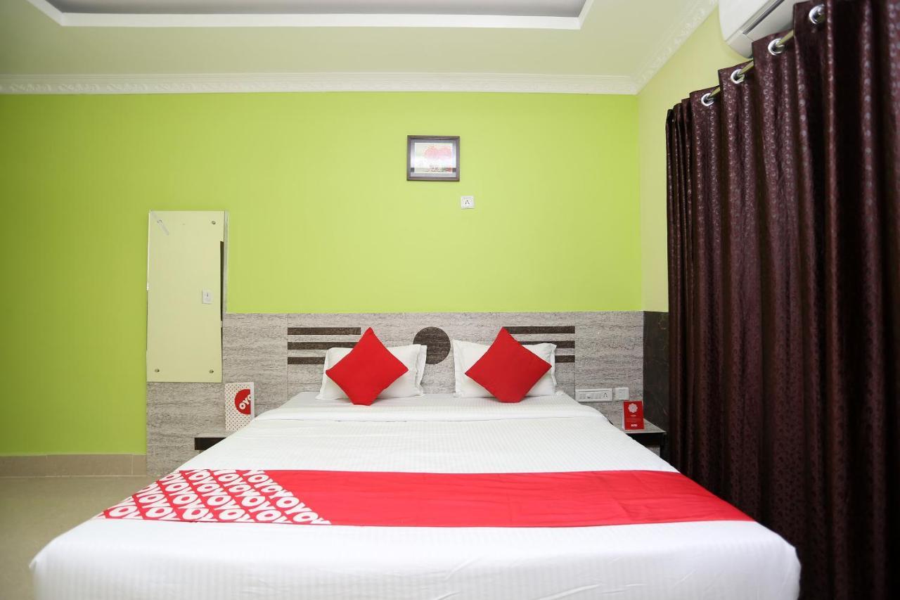 Oyo 24317 Aditya Guest House 3 Bhuvanesvar Kültér fotó