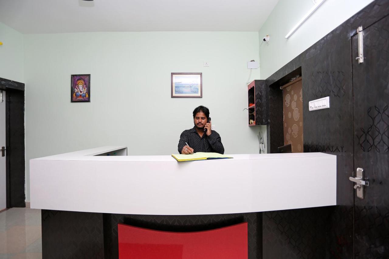 Oyo 24317 Aditya Guest House 3 Bhuvanesvar Kültér fotó